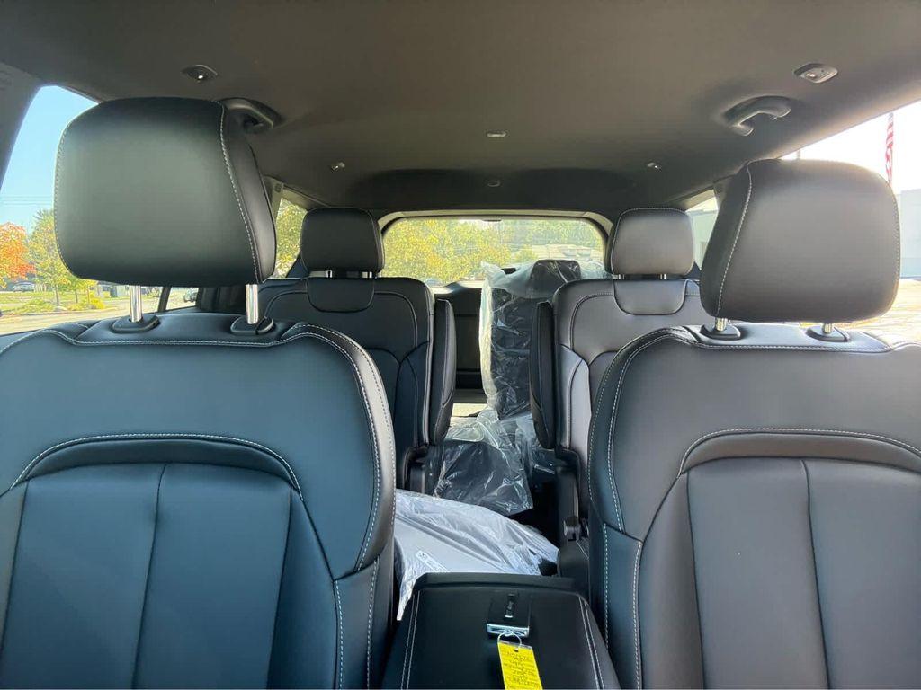 new 2025 Jeep Grand Cherokee car, priced at $47,014
