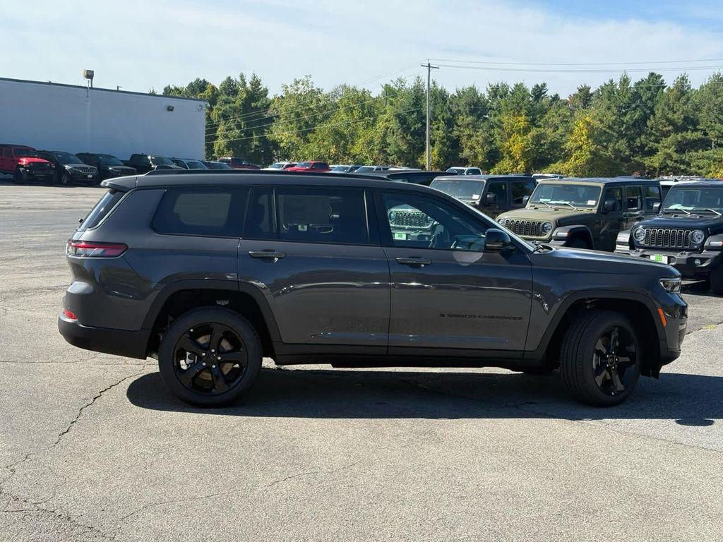new 2025 Jeep Grand Cherokee car, priced at $47,014