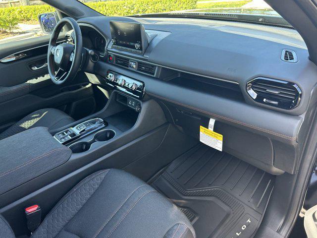 new 2025 Honda Pilot car, priced at $40,049