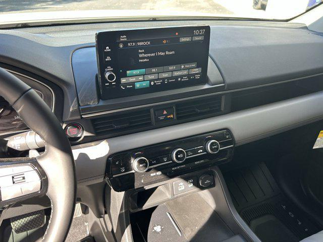 new 2025 Honda Pilot car, priced at $46,709