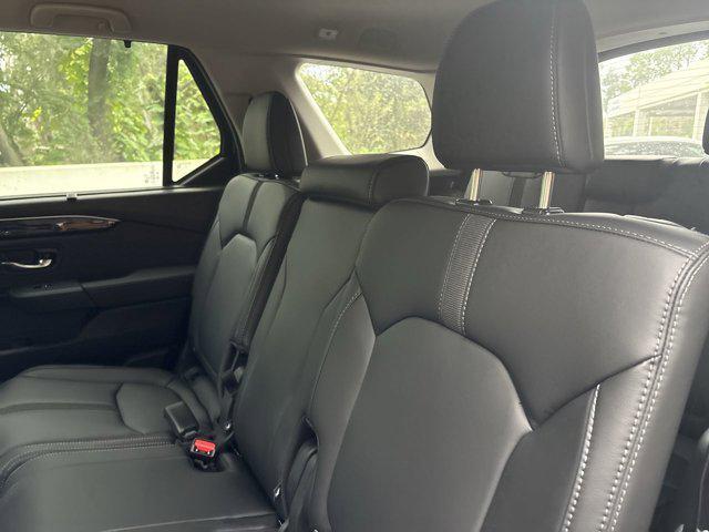 new 2025 Honda Pilot car, priced at $43,154