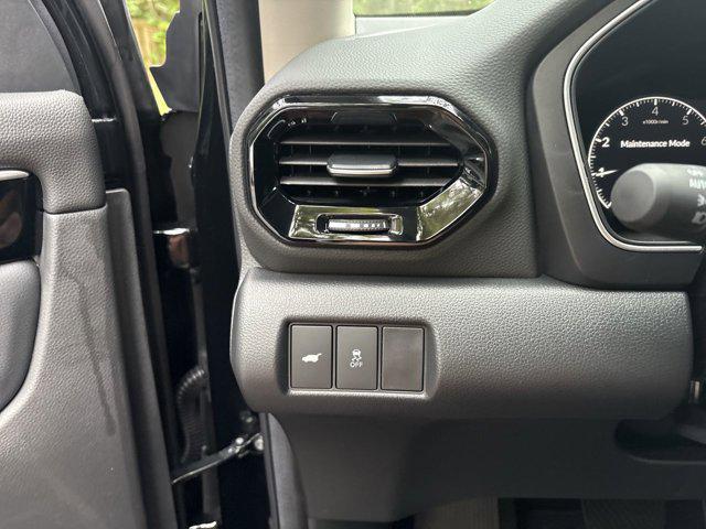 new 2025 Honda Pilot car, priced at $43,154