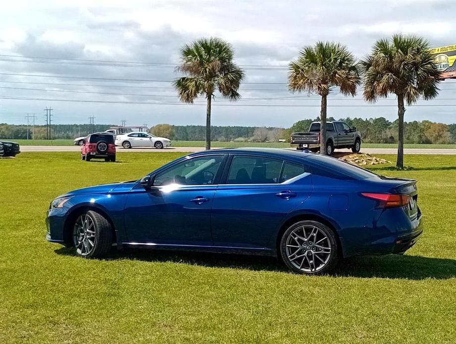 used 2023 Nissan Altima car, priced at $28,200