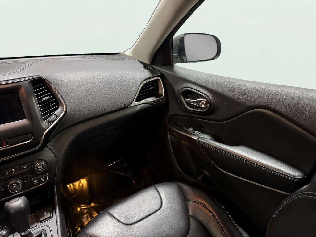 used 2019 Jeep Cherokee car, priced at $15,979