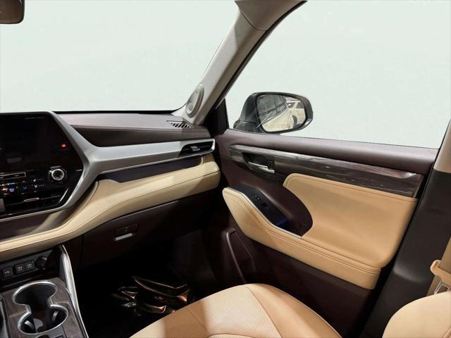 used 2021 Toyota Highlander Hybrid car, priced at $48,099