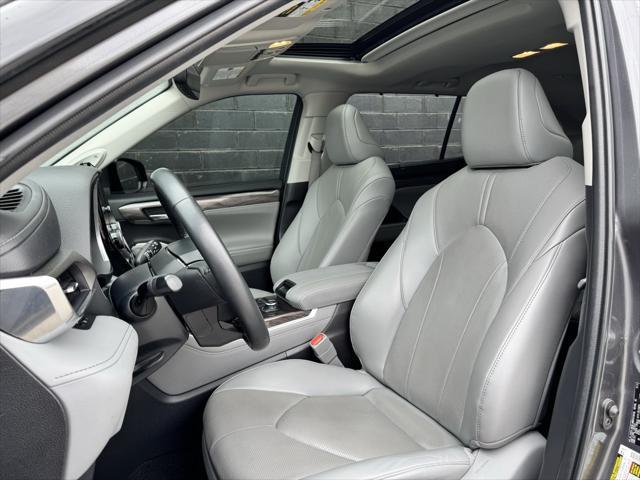 used 2023 Toyota Highlander car, priced at $41,959
