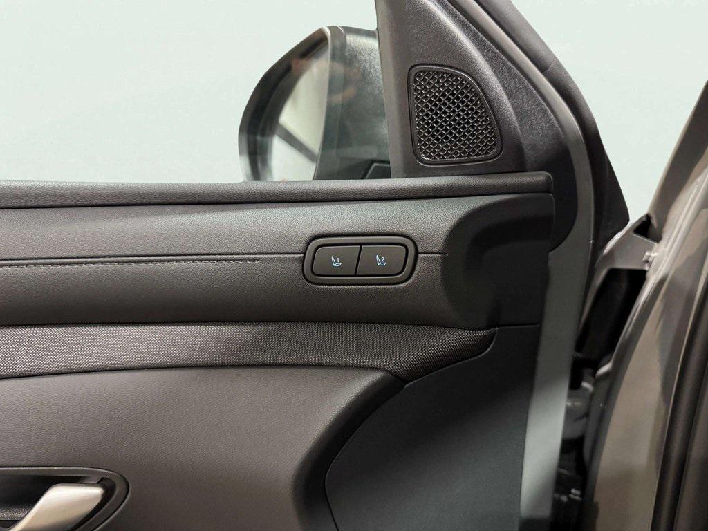 used 2025 Hyundai SANTA CRUZ car, priced at $35,779