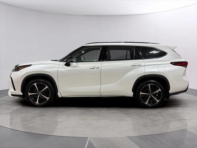 used 2022 Toyota Highlander car, priced at $42,589