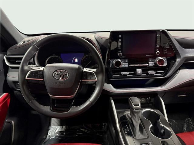 used 2022 Toyota Highlander car, priced at $42,589