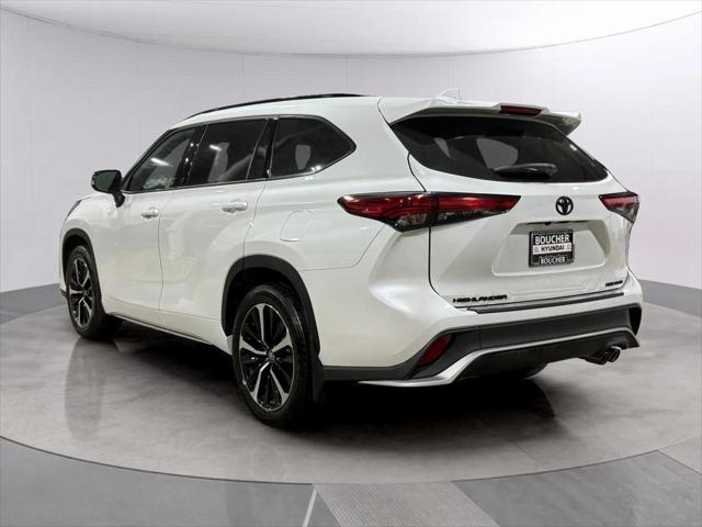 used 2022 Toyota Highlander car, priced at $42,589