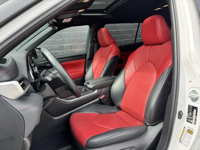 used 2022 Toyota Highlander car, priced at $42,589