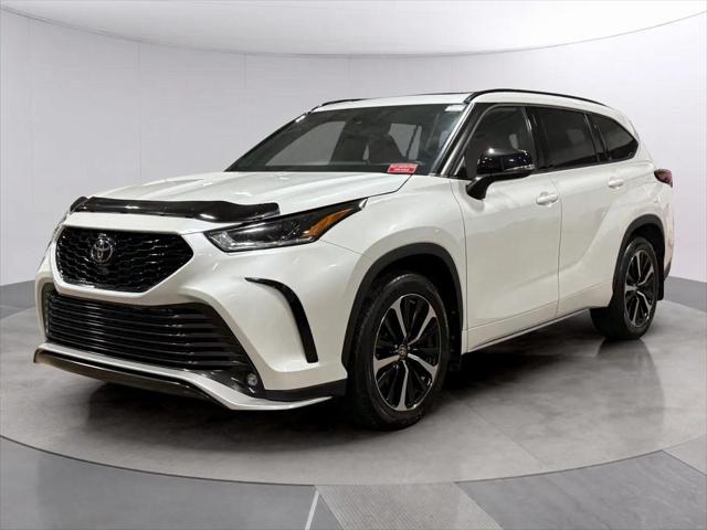 used 2022 Toyota Highlander car, priced at $42,589