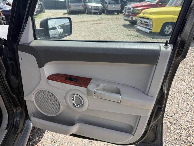 used 2006 Jeep Commander car, priced at $11,995
