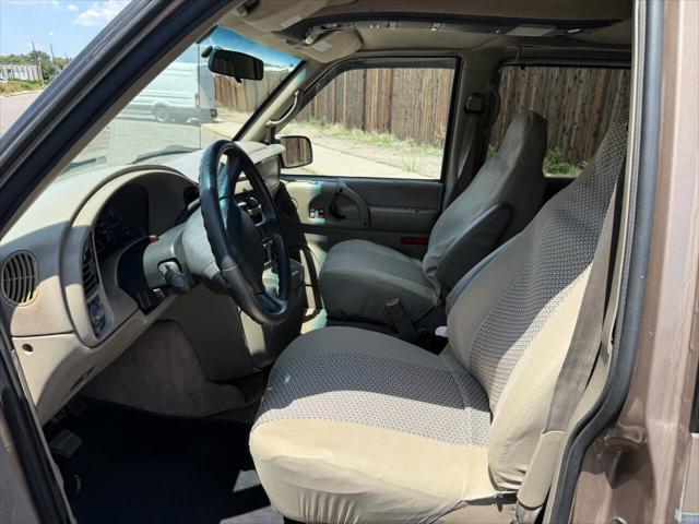 used 2000 GMC Safari car, priced at $8,995
