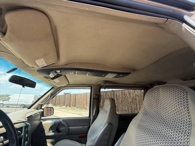 used 2000 GMC Safari car, priced at $8,995