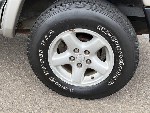 used 2000 Jeep Cherokee car, priced at $10,495