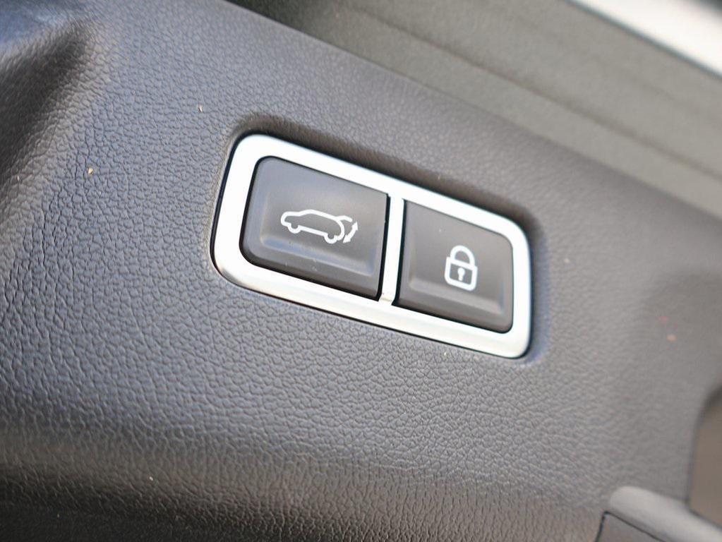 used 2022 Kia Sorento car, priced at $31,436