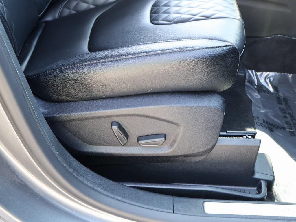 used 2024 Ford Edge car, priced at $30,897