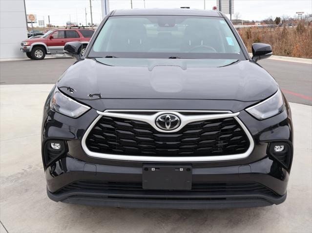 used 2023 Toyota Highlander car, priced at $39,059