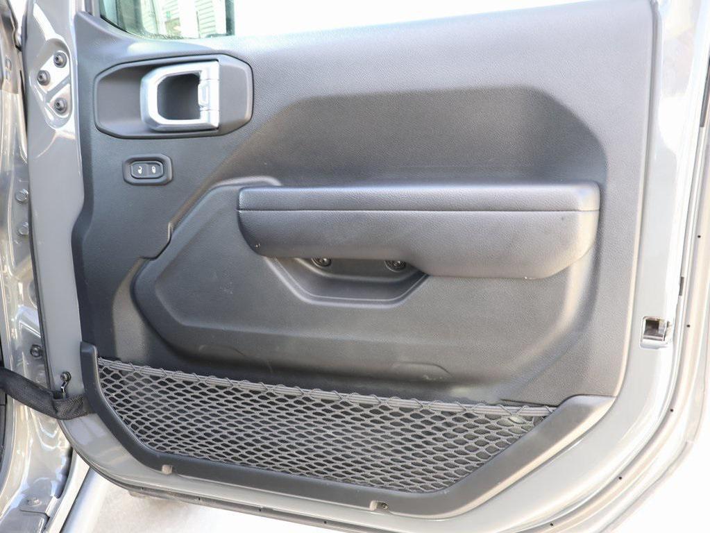 used 2021 Jeep Gladiator car, priced at $25,668