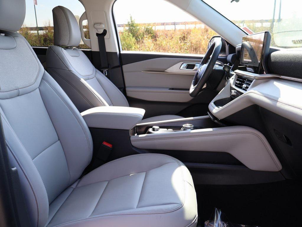 new 2025 Ford Explorer car, priced at $45,926