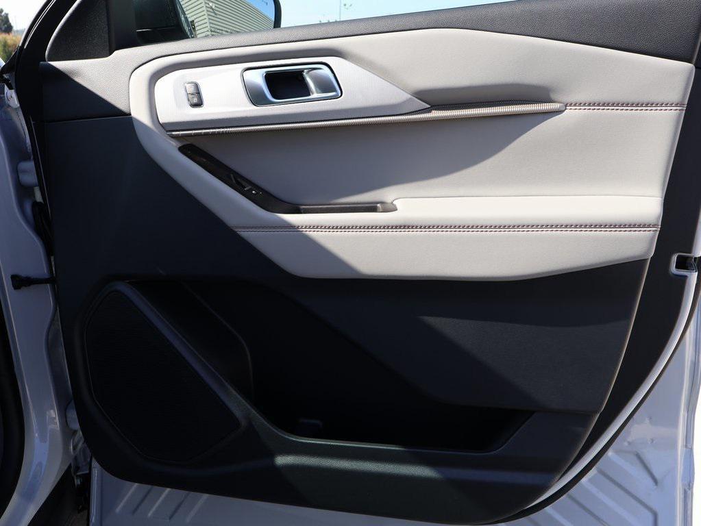 new 2025 Ford Explorer car, priced at $45,926