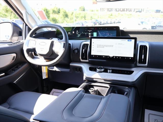 new 2025 Ford Expedition car, priced at $72,650