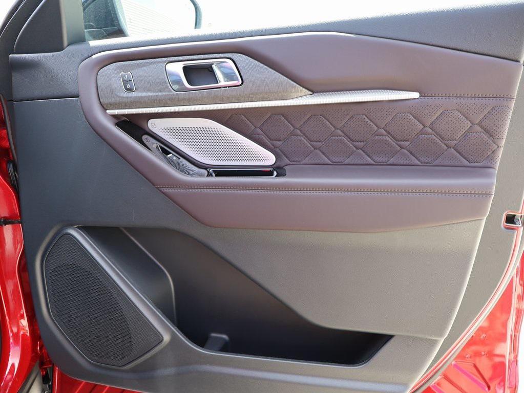 new 2025 Ford Explorer car, priced at $57,493