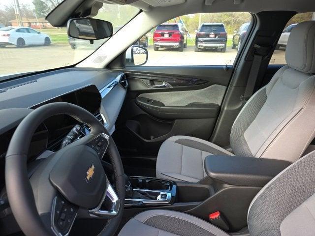 new 2025 Chevrolet TrailBlazer car, priced at $27,822