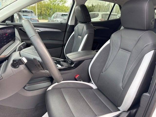 used 2025 Buick Envision car, priced at $35,995