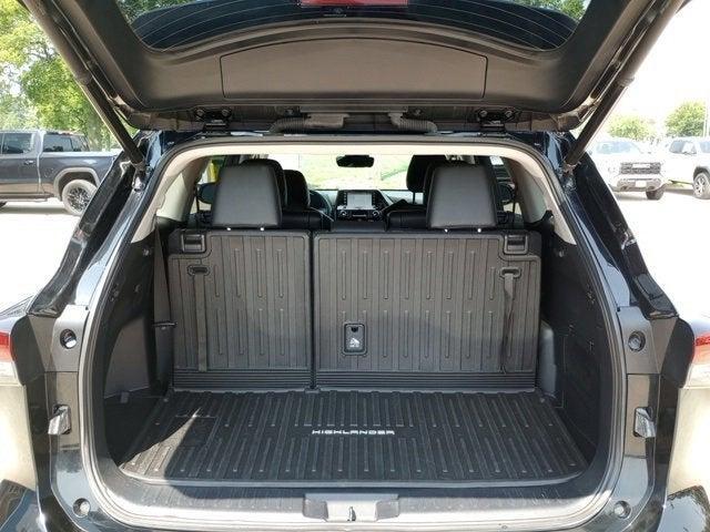 used 2022 Toyota Highlander car, priced at $39,495