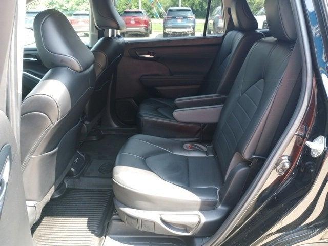 used 2022 Toyota Highlander car, priced at $39,495