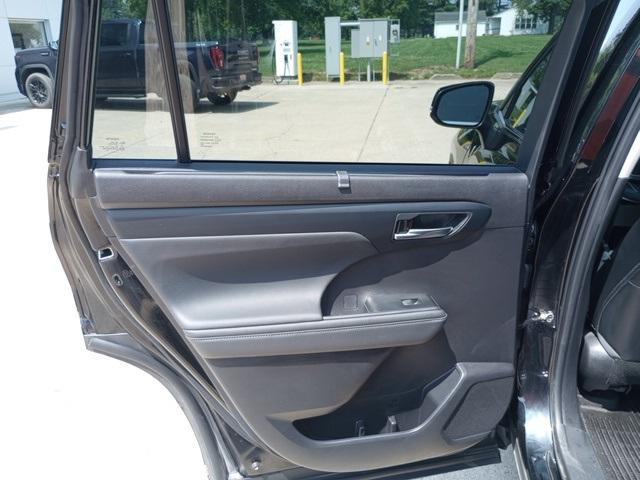used 2022 Toyota Highlander car, priced at $39,395