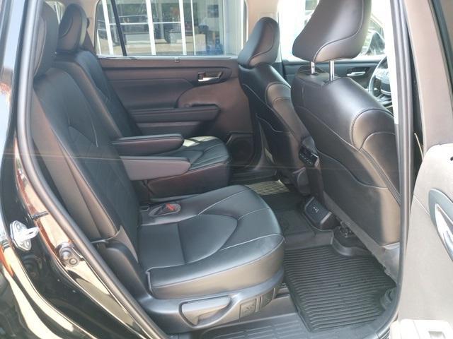 used 2022 Toyota Highlander car, priced at $39,395