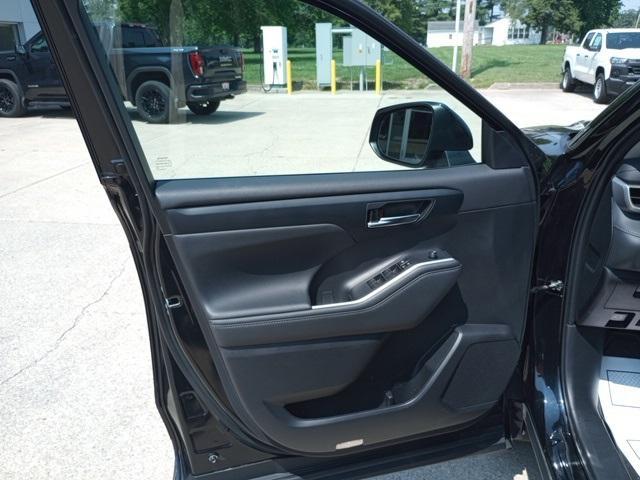 used 2022 Toyota Highlander car, priced at $39,395