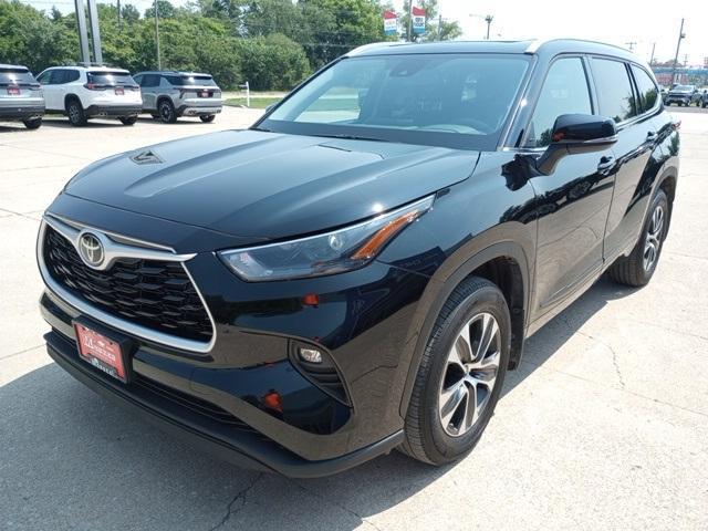 used 2022 Toyota Highlander car, priced at $39,395