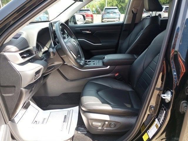 used 2022 Toyota Highlander car, priced at $39,495