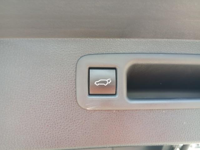 used 2022 Toyota Highlander car, priced at $39,395