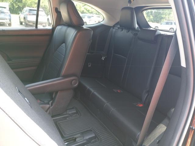 used 2022 Toyota Highlander car, priced at $39,395