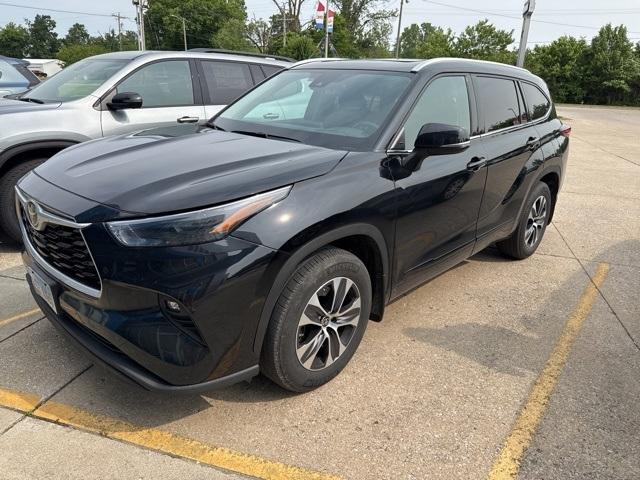 used 2022 Toyota Highlander car, priced at $39,395
