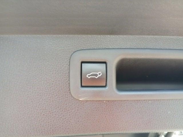 used 2022 Toyota Highlander car, priced at $39,495