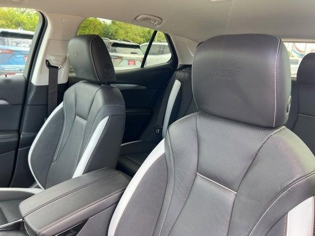 used 2025 Buick Envision car, priced at $35,295