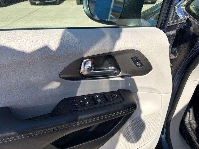 used 2023 Chrysler Pacifica car, priced at $24,995
