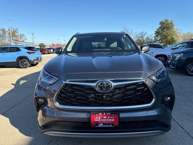 used 2021 Toyota Highlander car, priced at $39,495