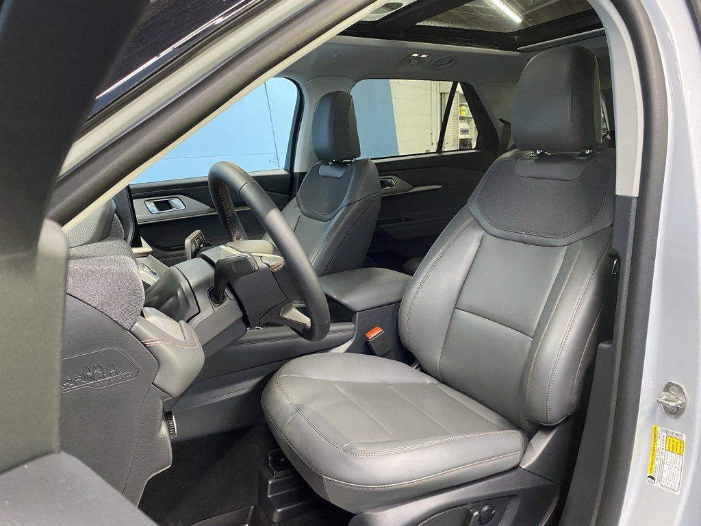 new 2025 Ford Explorer car, priced at $47,373