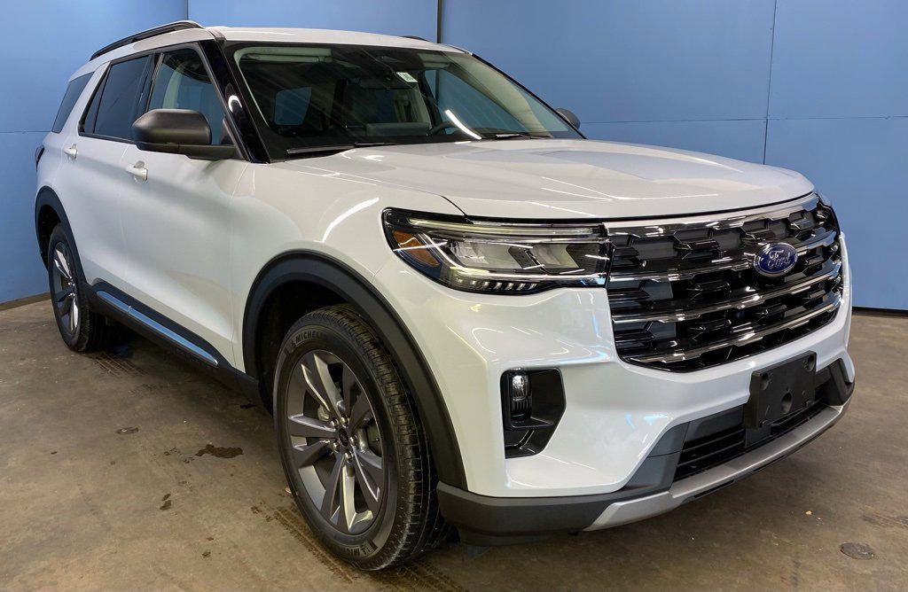 new 2025 Ford Explorer car, priced at $47,373