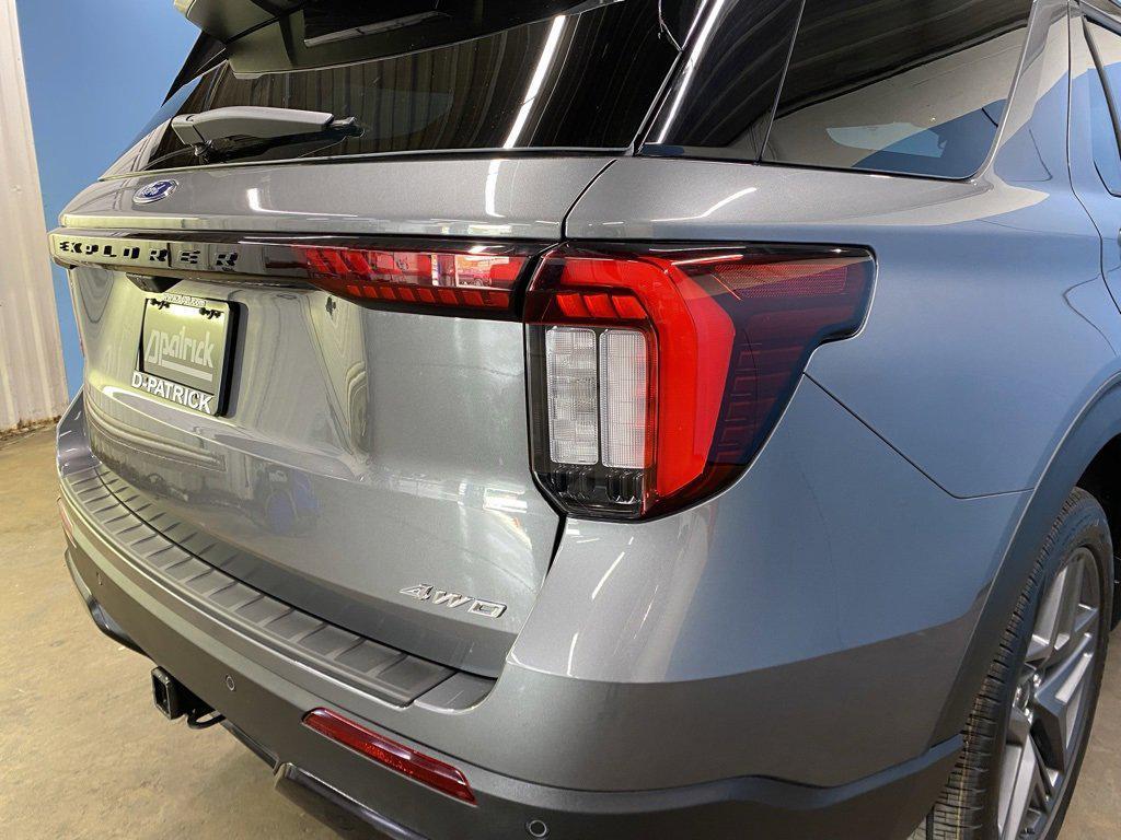 new 2025 Ford Explorer car, priced at $50,308