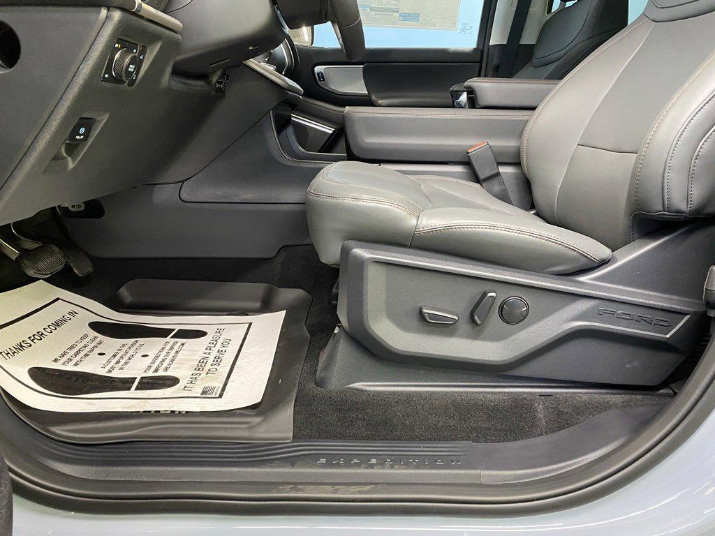 new 2025 Ford Expedition car, priced at $72,885