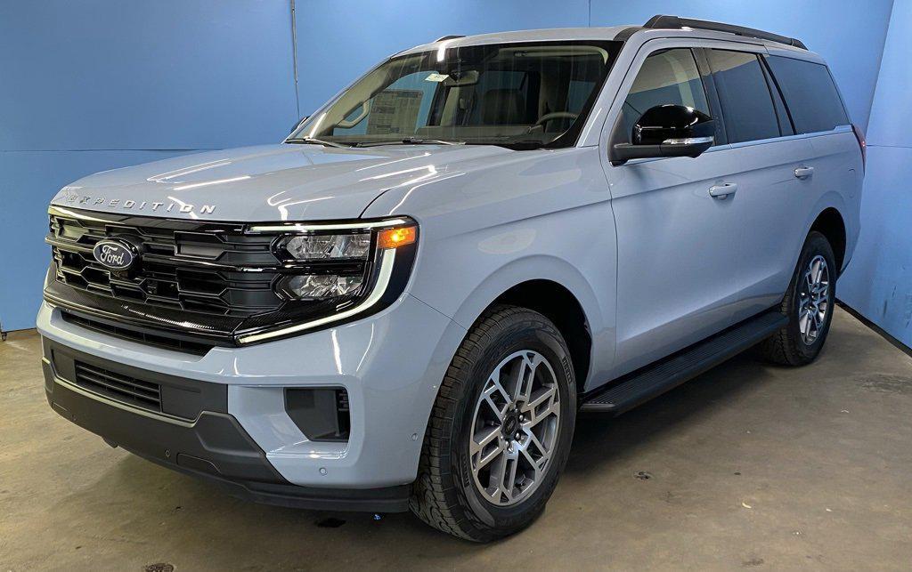 new 2025 Ford Expedition car, priced at $72,885