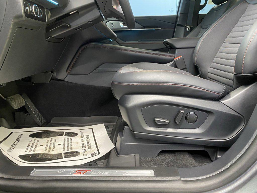 new 2025 Ford Explorer car, priced at $50,670